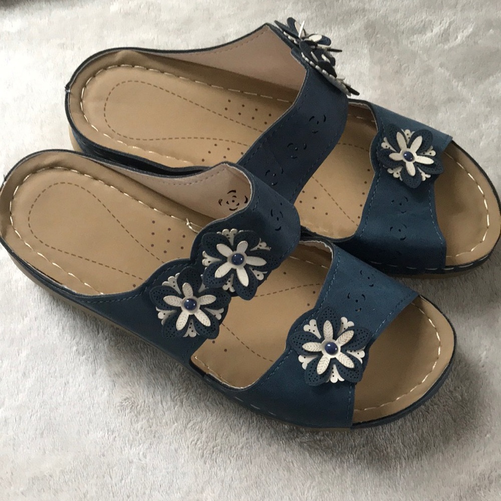 Blue flower sandals